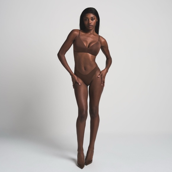 SKIMS Wireless form PUSH-UP PLUNGE BRA NWT 34DD - Picture 3 of 7